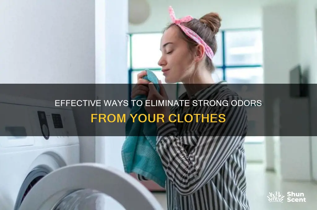 how to remove stromg scent fro clothes