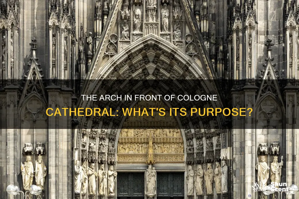 what is the arch in front of cologne cathedral