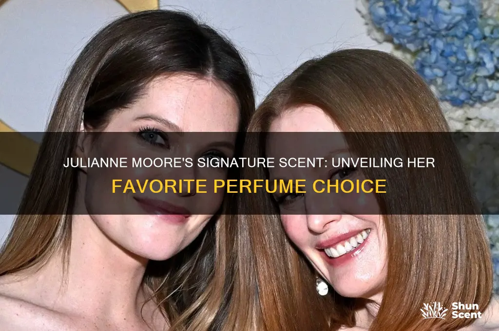 what perfume does julianne moore wear