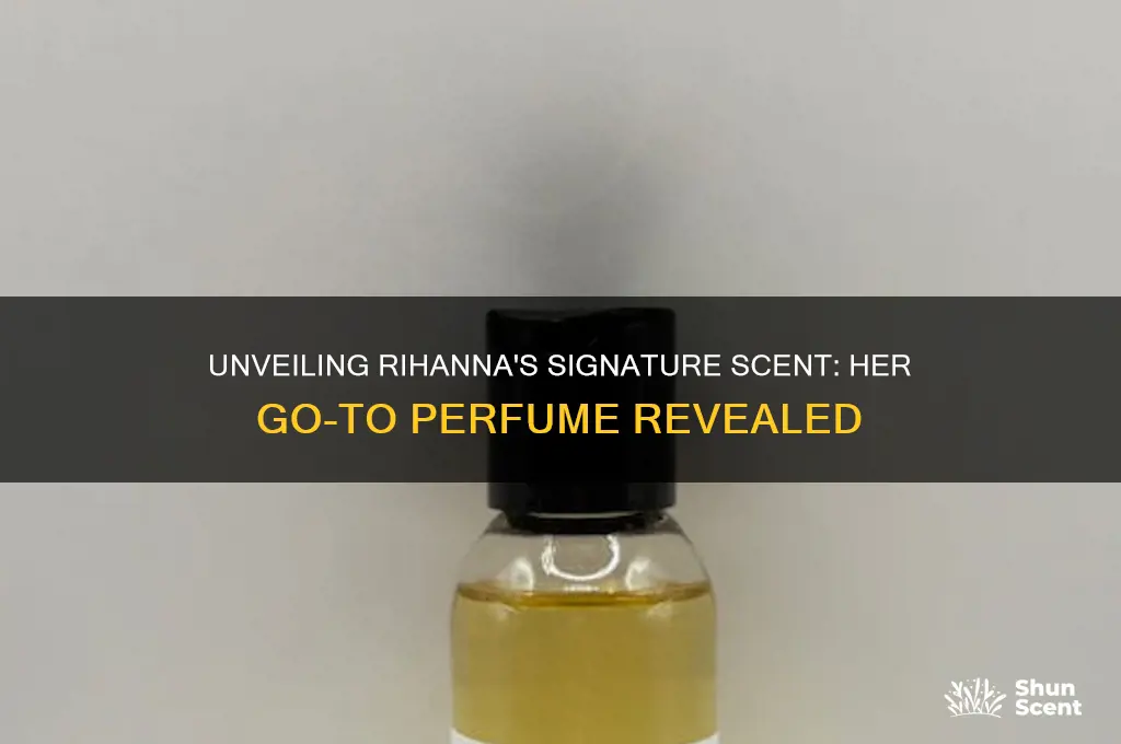 what type of perfume does rihanna wear