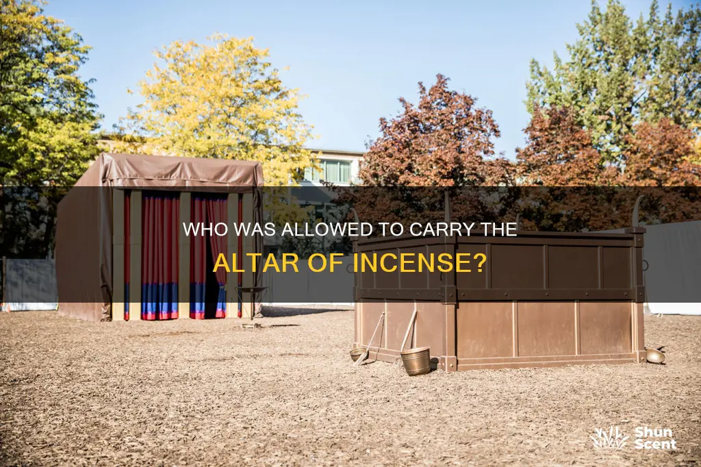 who could carry or transport the altar of incense